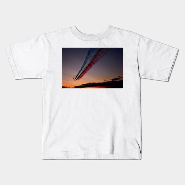 Red Arrows Display Team In Formation Kids T-Shirt by AndyEvansPhotos